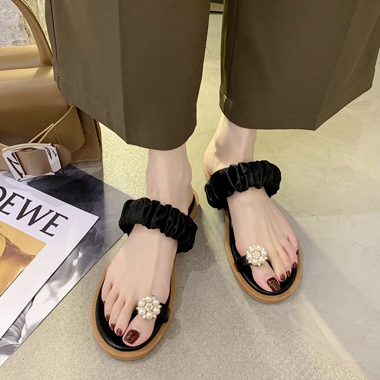 Flower pearl slippers