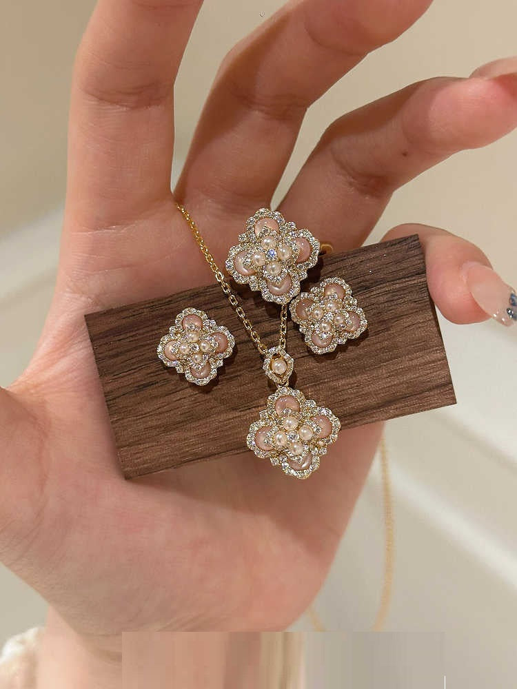 Retro Gentle Atmosphere Fritillary Jewelry