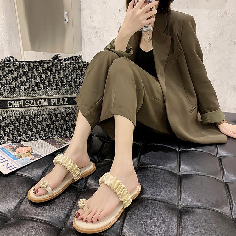 Flower pearl slippers