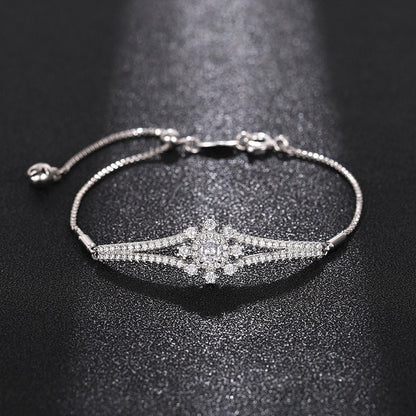 Gentle Romantic Womens Snowflake Bracelet With A Sweet Chic Design And A Dazzling Eye-catching Finish